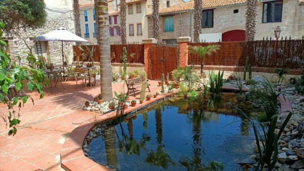Hotel El Castell Embruixat Saint-Hippolyte  Zewnętrze zdjęcie