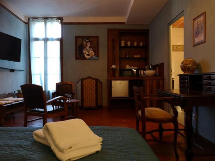 Hotel El Castell Embruixat Saint-Hippolyte  Zewnętrze zdjęcie